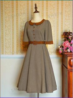 Retro 90s Outfits, Clothes Old Money, Women's 90s Outfits, Dresses School, Teacher Outfits Fall, Glamorous Evening Dresses, Elegant Midi Dress, Midi Dress Chic, Lapel Design