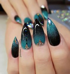 blue-turquoise-black-ombre-glitter-nail-polish-neutral-nail-colors-rhinestones Fall Nails Designs, Unghie Sfumate, Witchy Nails, Stiletto Nail Art, Nails Stiletto, Gothic Nails, Cute Nails For Fall, Goth Nails, Nail Design Inspiration