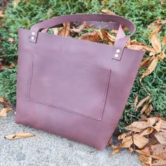 Leather tote in a soft maroon.  Perfect color for the fall/ Christmas season 😍 Complete with an interior and exterior pocket Leather Sling Bags, Wedding Bags, Christmas Gift List, Wedding Bag, Gift List, Bags Purses, Custom Leather, Christmas Season, Christmas Seasons