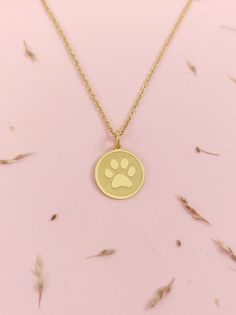 Paw symbolizes friendship, patience, bravery and faithfulness Gift For: Birthdays, Baby showers, Anniversaries, Weddings ● 14K SOLID GOLD ● FREE BACK SIDE PERSONALIZATION ● FREE SHIPPING  ● Inner diameter of the jump ring is 4mm ● Pendant thickness is 0.5mm 🇺🇸 All items are HANDMADE IN USA 🇺🇸 All materials are sourced from USA ● Chain Length Options    - Without Chain    - 40 cm / 16 inches    - 45 cm / 18 inches    - 50 cm / 20 inches ● Pendant Size Options    - 13  mm  / 0.51 Inches diamet Dog Paw Pendant, Paw Pendant, Paw Necklace, Solid Gold Chains, Personalized Pendant, Dog Paw, Necklace Personalized, Dog Paws, Beautiful Gift Boxes