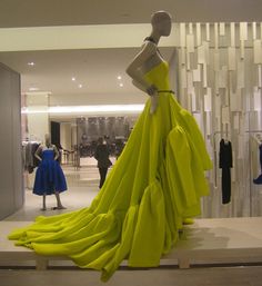 . Evening Gowns With Sleeves, Dapper Day, Stylish Dresses For Girls, Jason Wu, Indian Fashion Dresses, Yellow Fashion, Playing Dress-up, Fashion Pictures