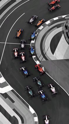 an aerial view of a race track with many cars on it and one car in the middle