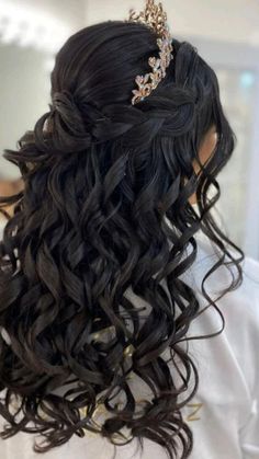 Sweet 16 Hairstyles, Quince Hairstyles For Long Hair, Hair Quince, Hairstyles With Crown, Quince Hairstyles With Crown, Quinceanera Hairstyles, Quince Hairstyles, Long Hair Wedding Styles, Homecoming Hair Down