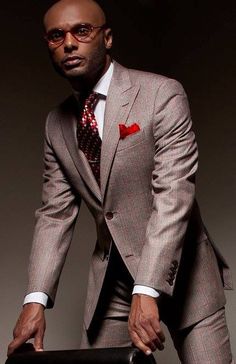 sexy kenny lattimore<3 A Man In A Suit, Man In A Suit, Sharp Dressed Man, Business Suit, Well Dressed Men, Dress For Success, Gentleman Style, Komplette Outfits, Suit And Tie