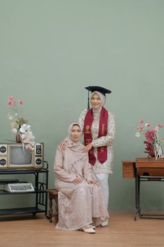 Graduation Pose, Batik Modern, Batik Couple, Grad Photoshoot