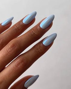 Cores de esmalte tendência do verão 2025 – STEAL THE LOOK Spring Nails 2024 Trends Almond Simple, 2024 Colors, Blue Chrome Nails, Light Blue Nails, Baby Blue Nails, Chrome Nail Art, Blue Chrome, Nagel Tips