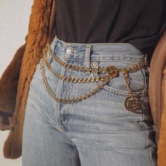 chanel chain belt Chain Outfit, Look Jean, Outfit Vintage