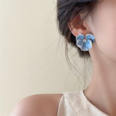 Back Finding : Push-back Model Number : e1698 Style : Vintage Gender : Women Material : Metal Shape\pattern : plant Metals Type : Stainless Steel,zinc Alloy,Copper,Copper Alloy Brand Name : laoloutian Item Type : EARRINGS Fine or Fashion : fashion Earring Type : Stud Earrings style : Drop earrings model : Flower earrings Color : Blue Occasion : Anniversary,Engagement,Gift,Party,Wedding Gift for : AcceptableMom,Wife,Girlfriend,Daughter Summer Autumn Light Luxury Elegant Blue Flower Stud Earrings Cheap Light Blue Flower Earrings For Gift, Cheap Blue Flower Shaped Earrings, Cheap Handmade Blue Flower Earrings, Cheap Blue Flower-shaped Earrings, Cheap Blue Flower-shaped Jewelry, Earrings Model, Metal Wedding, Autumn Lights, Jewelry Making Necklace