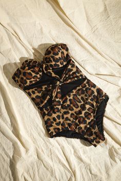 Enjoy a unique style with our Leopard Knots swimsuit! The suit fits perfectly to the body thanks to its lycra fabric, while its leopard print makes it look fashionable. It is the perfect complement for your beach days! Lycra Fabric, Beach Days, Mommy And Me, Mix Match, Beach Day, Lowest Price, Print Making, Unique Style, Leopard Print