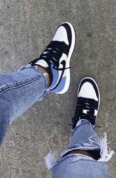 Dark Shoes, Sister Fashion, Black Weaves, Women Jordans, Sneakers Air Jordan, Blue Basketball Shoes, Jordans Shoes, Blue Basketball