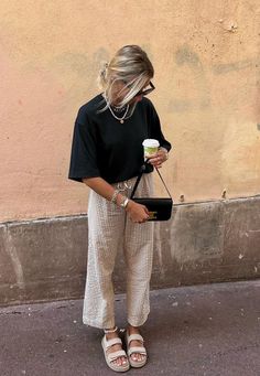 United Kingdom Outfits Women, Gen X Office Outfit, Low 80s Weather Outfit, Short Curvy Style Outfit Ideas, Classy Summer Looks For Women, Work Mom Aesthetic, 2024summer Look, Coastal Comfy Outfits, Nyc Summer Street Style 2024