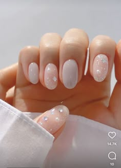 Blush And Pearls Nails, Korean Nails With Pearls, Korean Oval Nails, Korean Nails Pearls, Korean Bridal Nails, Korean Summer Nail Art, Korean Nail Art Wedding, Korean Pearl Nails, Dewdrop Nails