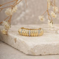 Discover the elegance of our 14k gold ring, beautifully adorned with sparkling zircon stones. This delicate, handcrafted ring is perfect for women who appreciate minimalist jewelry with a touch of luxury. Whether you prefer rose gold, yellow gold, or white gold, this stackable ring fits seamlessly into any collection. Ideal as an anniversary gift, birthday gift, or a thoughtful Mother's Day gift, it's a versatile piece that can be worn every day. Crafted with care, this dainty ring embodies the Croissant Ring, Zierlicher Ring, Everyday Rings, Handcrafted Rings, Zircon Ring, Solid Gold Rings, Stackable Ring, Ring Fit, 14k Gold Ring