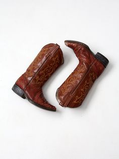 This is a pair of 1970s vintage Gavilla western boots with genuine snakeskin feet. Rust red leather shapes the legs with classic gold top-stitching, as rust red snakeskin shape the feet. The boots feature black stacked heels.  CONDITION In good, worn in condition. The reptile skin is slighly dry, and the skin on the tips of the toes is worn off. SIZE: 5.5 MEASUREMENTS Wall to Toe:                 9.75"    ...       24.8 cm Width:                          3.5"    ...        8.9 cm Height: Brown Patchwork Cowboy Boots, Snakeskin Cowboy Boots, Reptile Skin, Snakeskin Boots, Snake Leather, Cowboy Boots Women, Vintage Clothing Online, Gold Top, Brandy Melville Tops