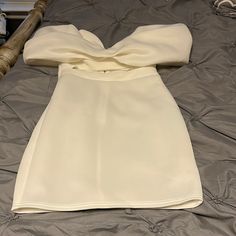 Feels Like Neoprene. Cut Out At Waist. Zips In Back. Off Shoulder. Strapless. Waist Is 12 Inches. Top Of Waist Band To Hem Is 18 Inches Chic Off-shoulder White Mini Dress, White Off-shoulder Mini Dress For Night Out, White Off-shoulder Mini Dress For Date Night, White Off-shoulder Mini Dress For Brunch, Purple Tulle Dress, Black Tulle Dress, Hunter Green Dresses, Bianca Dress, Strapless Cocktail Dress