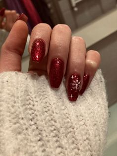 red
glitter
christmas
nails
nails inspo 
nails inspiration 
glitter nails
red glitter
snowflake
red nails
girl nails
winter nails Dark Red Nails For Christmas, Sparkly Nails Red, Red Short Christmas Nails, Red Christmas Nails With Glitter, Holiday Nails Winter Christmas Red, Christmas Nails Elegant Red, Red Nails Glitter Christmas, Simple Glitter Christmas Nails, Christmas Nails Red Gold