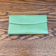 green leather wallet Money holder credit card holder Wooden Purse, Check Book, Vintage Wallet, Wallet Vintage, Money Holder, Checkbook Cover, Vintage Wicker, Money Clip Wallet, Credit Card Holder