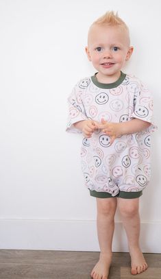 Introducing our Perfect Baby T-Shirt Bubble Romper, designed to give your little one the ultimate comfort and style. Crafted from 95% organic cotton and 5% spandex, this romper is incredibly soft and gentle on your baby's delicate skin, while the spandex material ensures a comfortable stretchy fit that moves with your baby's every move. Our romper is designed to be wider than the average romper, giving your baby an oversized and comfy fit that allows for plenty of wiggle room. The relaxed fit al Bubble Romper, Baby T Shirt, Soft And Gentle, Comfy Fits, Equatorial Guinea, Baby Tshirts, Brunei, Smiley, Organic Cotton