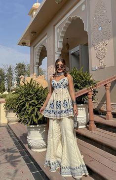 Indian Outfits Modern, Embroidered Outfit, Indian Dresses For Women, Diwali Dresses, Trends 2025, Indian Outfits Lehenga