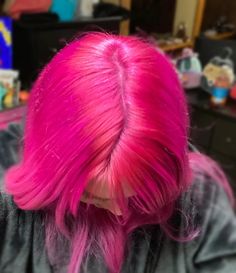 Short Pink Hair With Bangs, Hot Pink Bob, Pink Hair Makeup, Pink Short Hair, Pink Bob, Pink Purple Ombre, Red Dye