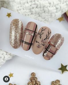 X Mas Nails Christmas Ideas, Fall Christmas Nail Designs, Christmas Nails For Black Women, Winter Ombré Nails, Holiday Nails Inspiration, Nagel Design Winter, Christmas Nails Black And Red, Black Christmas Nails Acrylic, Abstract Christmas Nails