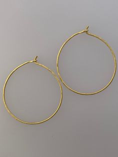 Beautifully simple pair of solid 18k yellow gold hoops with a stunning hand hammered texture.  Hoop diameter approx: 3cm  You can see other single/pairs of earrings here: www.etsy.com/uk/shop/LapisAndCoral?section_id=16618273&ref=shopsection_leftnav_2 These are made to order, so please allow up to 10 working days for delivery. You can view more beautiful jewellery here: LapisAndCoral.etsy.com Hammered Yellow Gold Hoop Earrings In Recycled Gold, Hammered Gold Plated Hoop Earrings, Yellow Gold Hammered Dangle Hoop Earrings, Hammered Gold-plated Small Hoop Earrings, Hammered Gold-plated Hoop Earrings, White Gold Hoops, Bar Studs, Gold Hoops, Gold Hoop