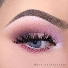 You're gonna <i>want</i> this kind of pink eye. Eyeshadow Pink, Makeup Ojos, Pink Eyeshadow Look, Eyeshadow For Blue Eyes, Pink Eye Makeup, Pink Eye, Trendy Makeup, Pink Eyeshadow, Eye Makeup Tips