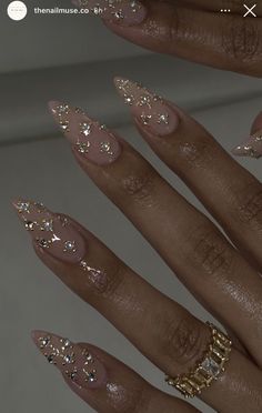 White And Gold Almond Nails, Nail Inspo Rhinestones, Gold Detail Nails, Bejeweled Nails, Paznokcie Hello Kitty, Amazing Nails, Nagel Tips, Girly Acrylic Nails