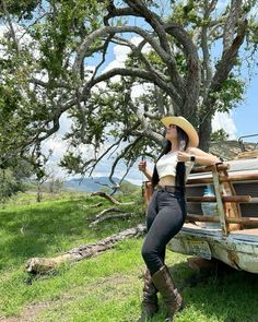 Western Womens Fashion, Looks Country, Nashville Outfits, Western Outfits Women, Cowboy Outfits, Country Women, Cowgirl Style, Beautiful Smile Women, Country Outfits