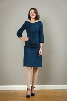 "Casual elegance! A jersey dress in dark blue with an elegant u-boat-neckline, three decorative folds in front and 7/8 sleeves with little cuffs. With attached, slightly flared skirt. With a cuff at the waist for the perfect and comfortable fit. Size / Dimensions / Weight \"Melody\" is available in sizes s, m, l and xl . Size 36-44 (Germany) Size 6-14 (USA) Size 8-16 (UK) Please send me your measurements, if you're doubtful about the right size: chest, waist and hips (in cm). \"Melody\" is avail Tiffany Dresses, Betty Dress, Star Dress, Boat Neckline, Cotton Skirt, Flared Skirt, Skirts With Pockets, Casual Elegance, Cool Fabric