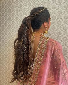 Romantic Braid Hairstyles, Indian Braided Hairstyles, Mehendi Hairstyles, Nail Design Halloween, Haldi Makeup, Braid Front Of Hair, Acrylic Nails Natural, Autumn Nail Art, Nail Art Christmas