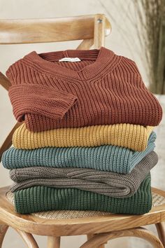 A perennial favorite, our shaker-stitch sweater is freshly updated for the season with a wide-ribbed V-neck and mini side slits. | Women's Shaker V-Neck Sweater - Currant - PXL - Petite Size Fall Sweaters For Women, Stitch Sweater, Knit Denim, Soft Autumn, Autumn Clothes, Knit Tees, Fall Sweaters, Green Sweater, Petite Size