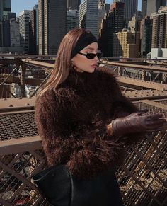 Old Money Winter, Brown Fur Coat, Nyc Fits, Professional Outfit, Headband Outfit, Nyc Aesthetic, Corporate Style