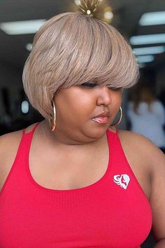 Beige Blonde Bob for Thick Hair and Women with Double Chins Mens Haircut Diy, Short Haircuts For Fat Faces, Haircuts For Fat Faces