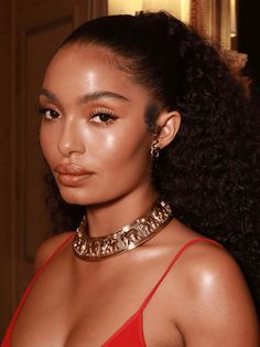 25 Spring Makeup Ideas That Feel Fitting for the Season Warm Makeup, Pastel Eyeshadow, Romantic Makeup, Yara Shahidi, Peach Eyeshadow, Glossy Eyes, Nude Makeup, Spring Makeup, February 8