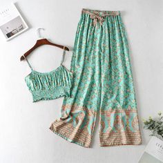 Green Floral Matching Cotton Pant Set Cotton Short Tops, Looks Hippie, Drawstring Pants Outfit, Womens Beach Dresses, Maxi Pants, Mode Hippie, Crop Top Set, Vintage Suits, Pantalon Large