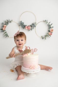 Ideje Za Slikanje, Eucalyptus Wreaths, Smash Cake Girl, 1st Birthday Party For Girls, 1st Birthday Photoshoot, Unicorn Birthday Cake, Newborn Baby Photoshoot, Smash The Cake, Girl Cake