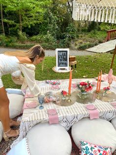 Picnic, 21st birthday, birthday ideas, park, friends, celebration, charcuterie, wine Bruch Idea Birthday Decoration, 21st Birthday Picnic, Picnic Bday, Aesthetic Lunch, 21st Ideas, Bday Celebration, Birthday Lunch, Gift Inspo