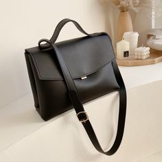 Brand Name: YILINNUOShape: SatchelsPlace Of Origin: HE BEI ProvinceHandbags Type: Shoulder BagsTypes of bags: Shoulder & HandbagsOrigin: CN(Origin)Main Material: PUClosure Type: COVERHardness: SOFTStyle: England StyleModel Number: 25/9/2020Lining Material: PolyesterOccasion: VersatileGender: WOMENPattern Type: SolidNumber of Handles/Straps: SingleInterior: No PocketItem Type: Handbags Tas Bahu, Retro Shoulder Bag, Designer Leather Handbags, Womens Designer Handbags, Messenger Handbags, Fancy Bags, Fashion Female, Designer Handbag, Shoulder Messenger Bag