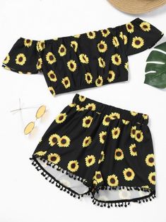 SHARE & Get it FREE | Sunflower Crop Top And Pompoms Shorts Set - Black SFor Fashion Lovers only:80,000+ Items • New Arrivals Daily Join Zaful: Get YOUR $50 NOW! Teen Crop Tops, Stil Boho, Tween Outfits, Crop Top Outfits, Cute Comfy Outfits, Teenager Outfits, Cute Summer Outfits, Dresses For Teens, Teenage Fashion Outfits