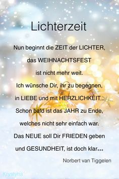 a poem written in german on a snow covered background with lights and bokets