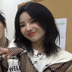 Soyeon Short Hair, Tomboy Hairstyles, Layered Hair, Hair Inspo