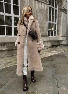 Elle Macpherson, Trendy Outfits Winter, Winter Outfit Inspiration, Fur Fashion, Winter Looks, Coat Fashion