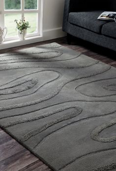 Contemporary Abstract High-Low Hand Tufted Blanc Agra Grey Area Rug Carpet Grey Rug Bedroom Ideas, Simple Carpet Design, Grey Rugs In Living Room, Grey Rug Bedroom, Modern Carpet Design, Carpet Bedroom Decor, Modern Living Room Carpet, Tufted Rug Design, Bed Carpet