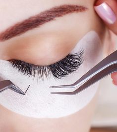 A Complete Guide To Eyelash Extensions Types Of Eyelash Extensions, Volume Russe, Diy Nails Stickers, Contact Lenses Case, Eyelash Technician, Professional Eyelash Extensions, Mink Eyelash Extensions, Dramatic Eye Makeup, Makeup Brush Storage