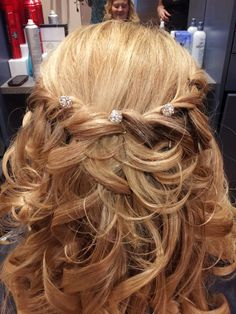 Paige's Prom Hair by Tiffany Scarborough 30s Hairstyles, Curly Hair Up, Half Up Curls, Special Occasion Hairstyles, Hair Affair, Hair Inspo Color, Homecoming Hairstyles, Bridesmaid Hair, Prom Hair