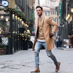 Street Snaps! Random Spring 2017 Street Style Inspirations. | Follow rickysturn/mens-casual for more Trending Men's Fashions. Photographed in Florence Overcoat Jacket, Street Style 2017, Hipster Mens Fashion, Mens Boots Fashion, Mode Casual, Camel Coat