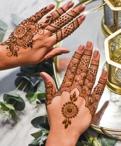 Henna designs Mehendi Design Back, Mehendi Design Back Hand, Mehndi Design Hand, Mehndi Designs Simple Easy, Female Sleeve Tattoo, Short Mehndi Design, Mehndi Mehndi, Mehndi Designs Simple