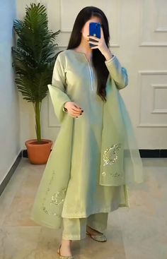 Simple Wedding Dress Pakistani, Moye Moye, Marriage Suits, Pakistani Kurti, Baby Captions, Simple Dress Casual, Culture Quotes, Pakistani Fancy Dresses, Beautiful Pakistani Dresses