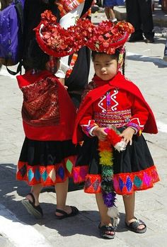 Peru Clothing Traditional Dresses, Cloud People, Peru Alpaca, Uyuni Bolivia, Bolivia Travel, Spanish Immersion